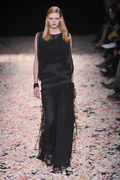 Look 28